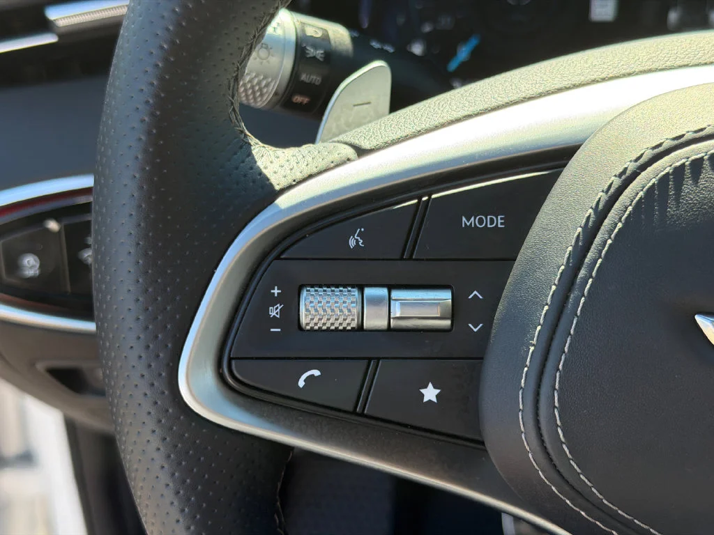 Used 2025 White Genesis 3.5T Sport image 25