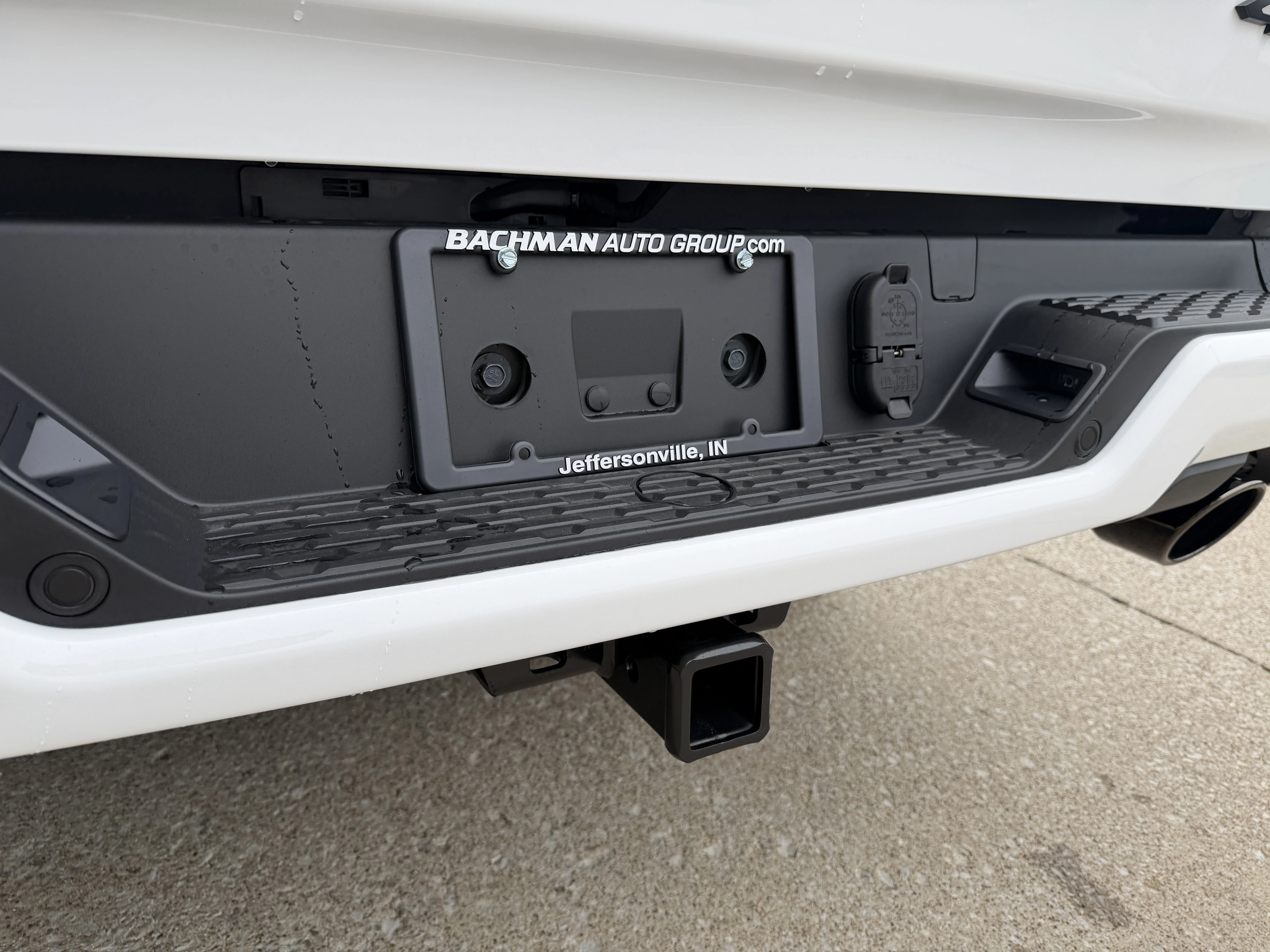 New 2026 Bright White Clear-Coat Exterior Paint RAM Laramie image 11
