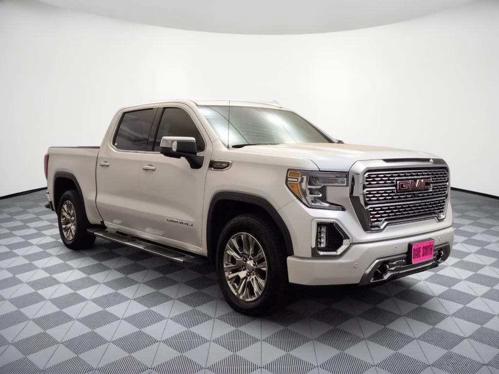 Used 2021 White Frost Tricoat GMC Denali image 7