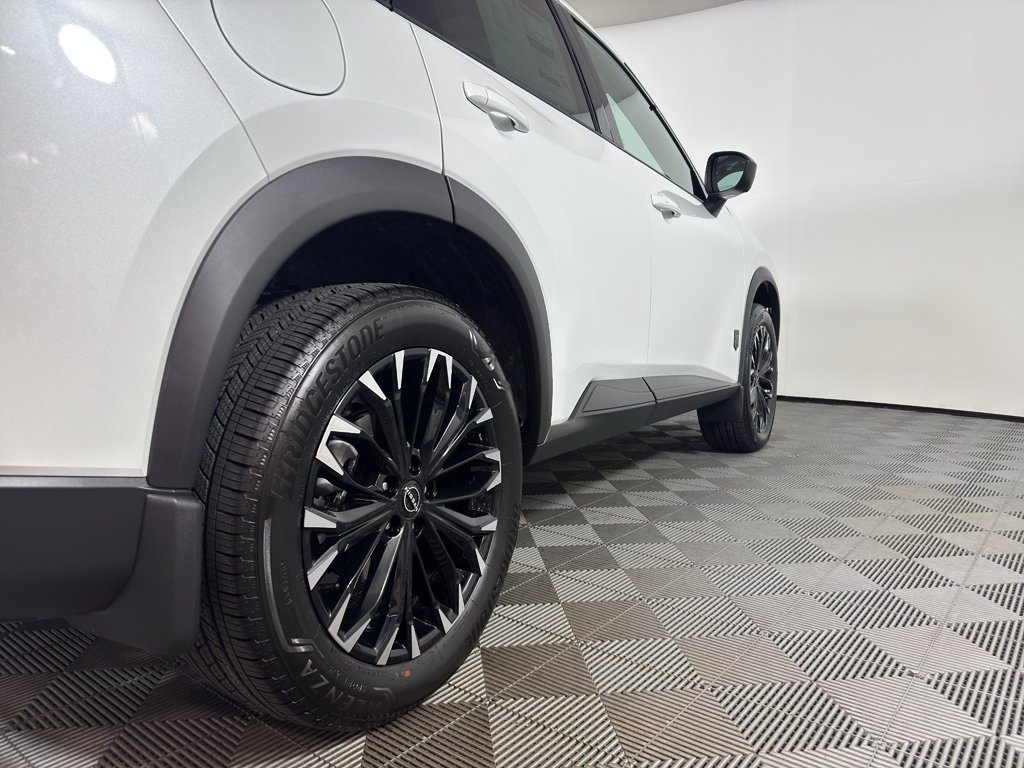 New 2026 Everest White Pearl TriCoat Nissan Dark Armor™ image 10