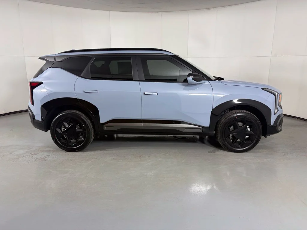 New 2027 Pale Gray Kia X-Line S image 9
