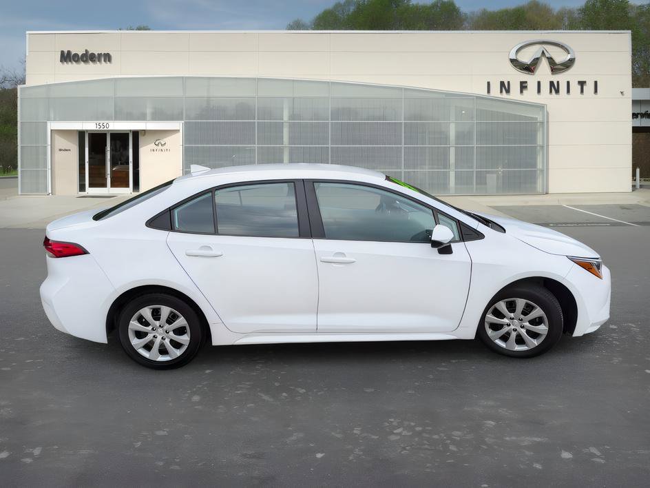 Used 2024 Ice Toyota LE image 3