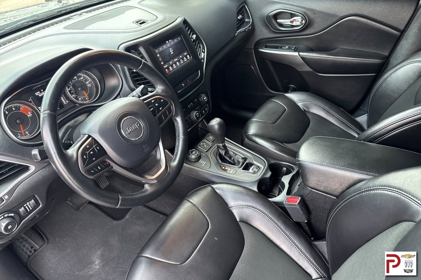 Used 2019 Gray Jeep Latitude Plus image 10