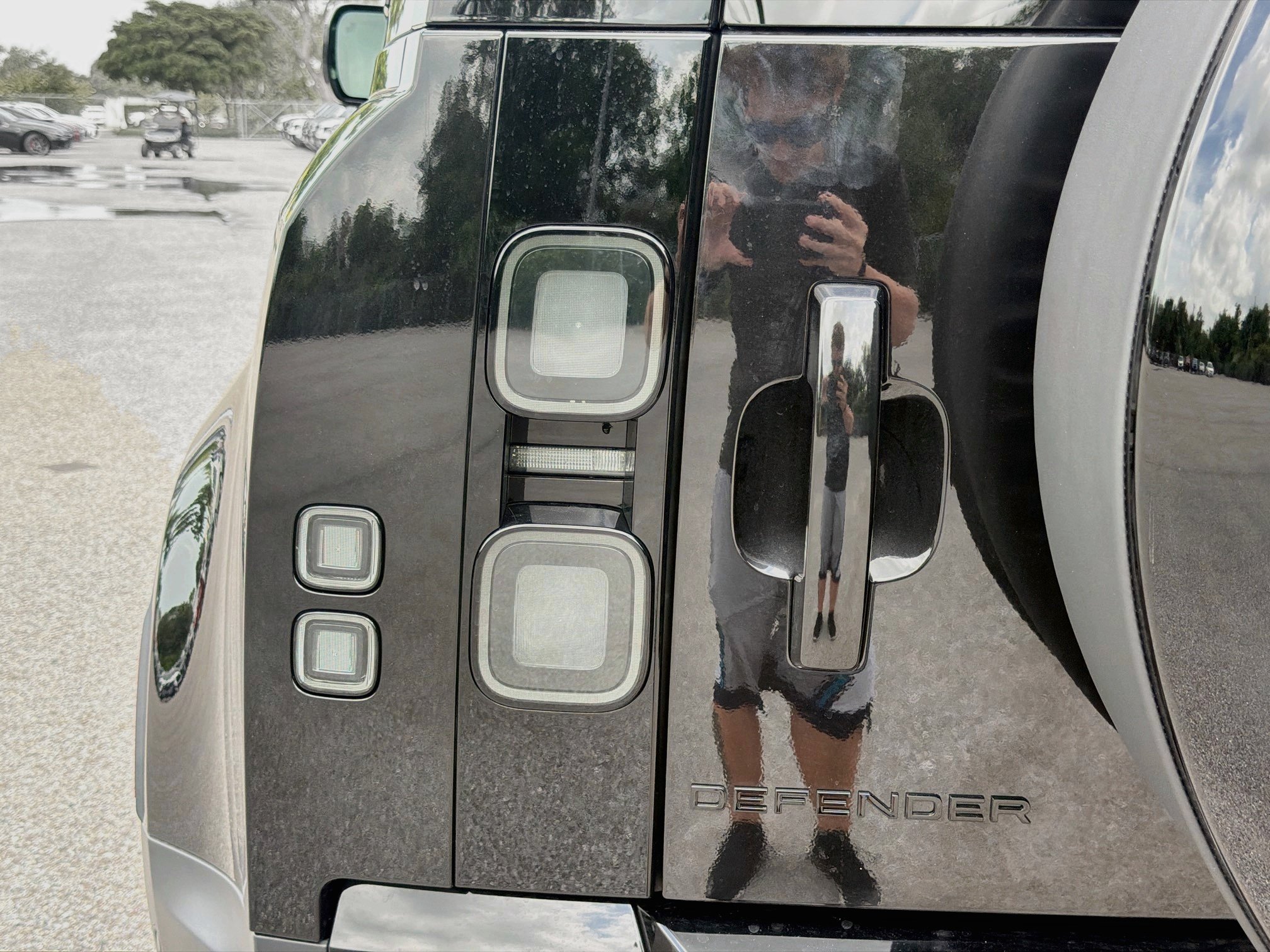 New 2026 Santorini Black Land Rover S image 10