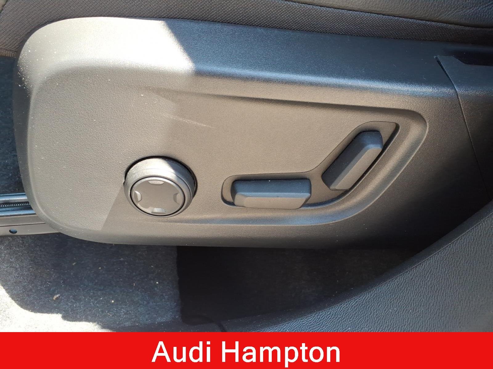 Used 2024 Vapor Grey Metallic Volvo Ultimate Bright Theme image 16