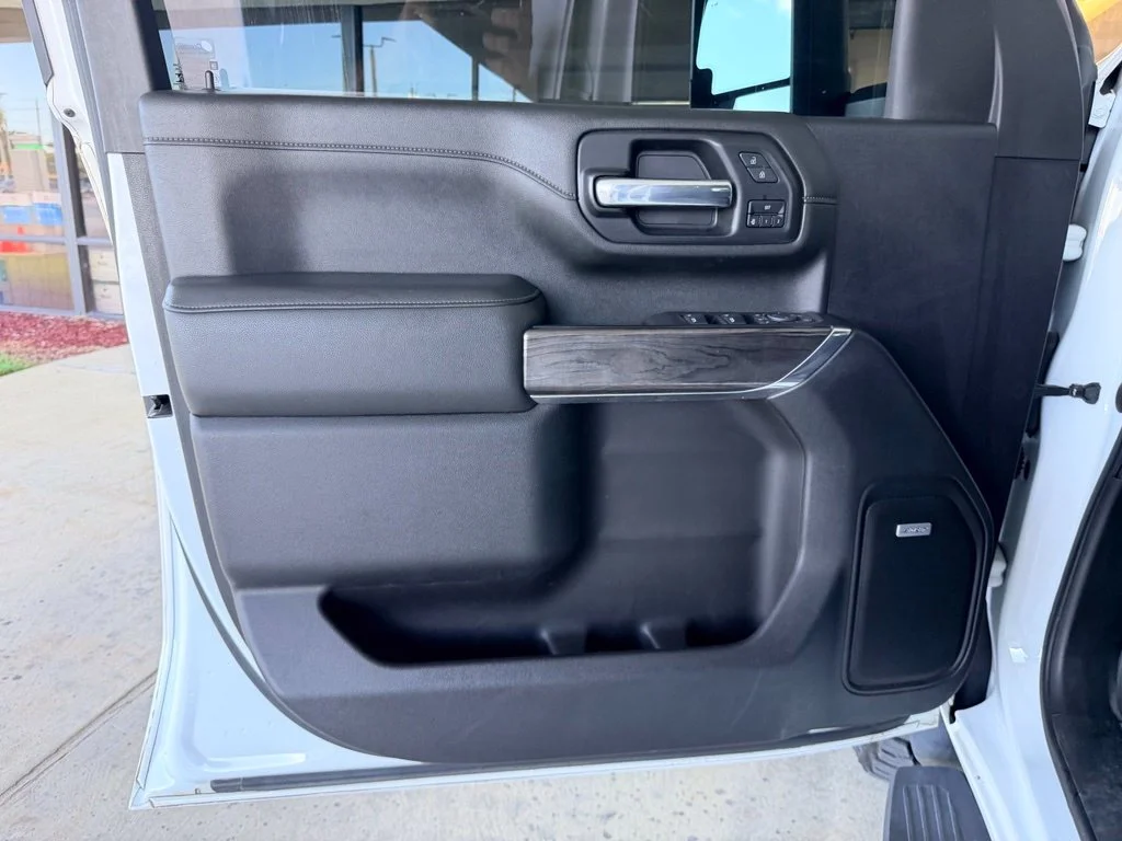 Used 2021 White Chevrolet LTZ image 11
