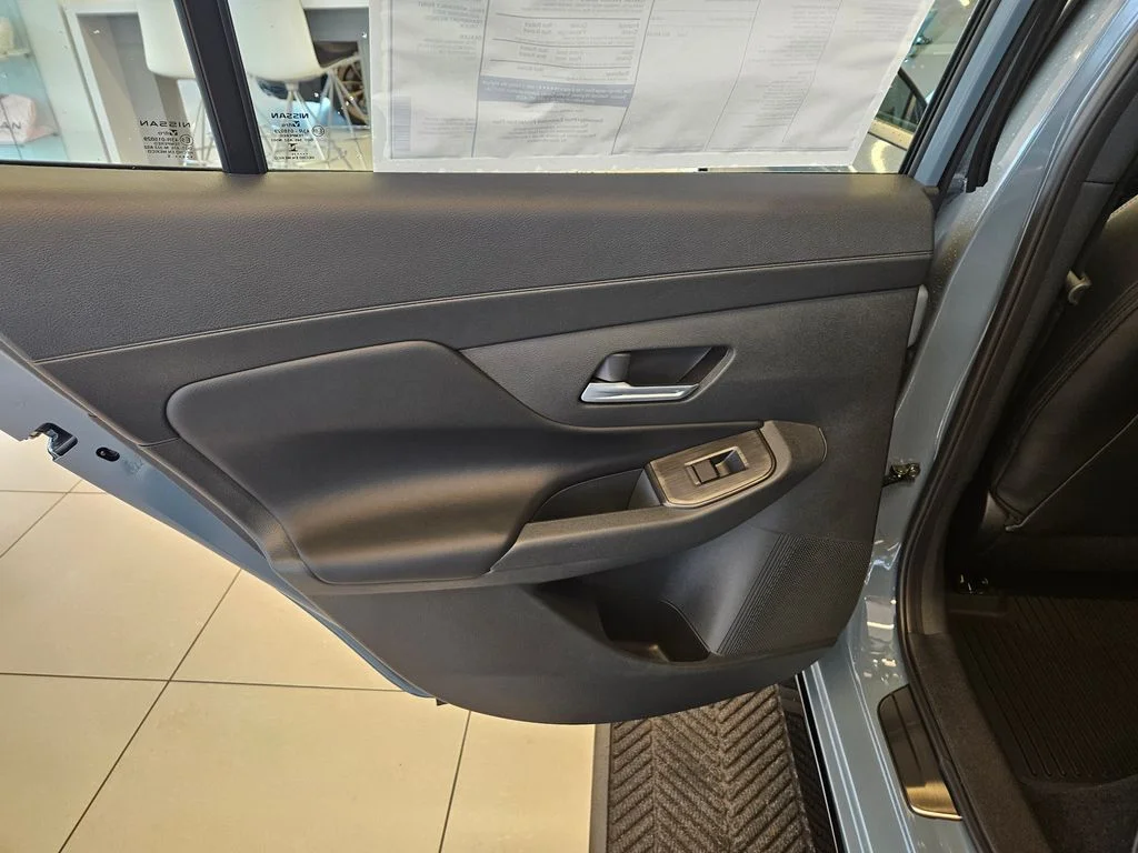 New 2026 Atlantic Gray Metallic / Super Black Two-tone Nissan SR image 26