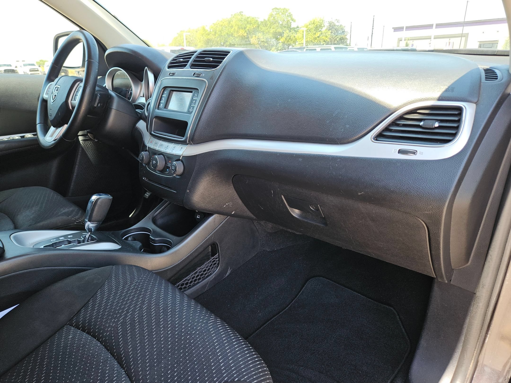 Used 2020 Granite Pearlcoat Dodge SE Value image 27