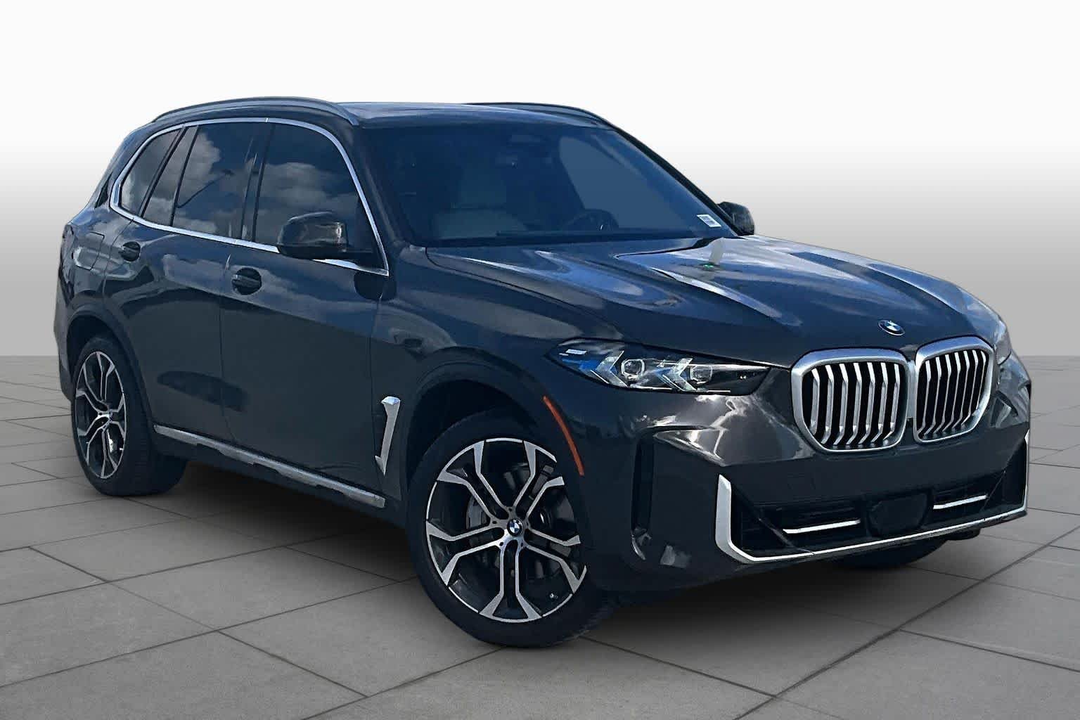 Used 2026 Dravit Grey Metallic BMW sDrive40i image 2