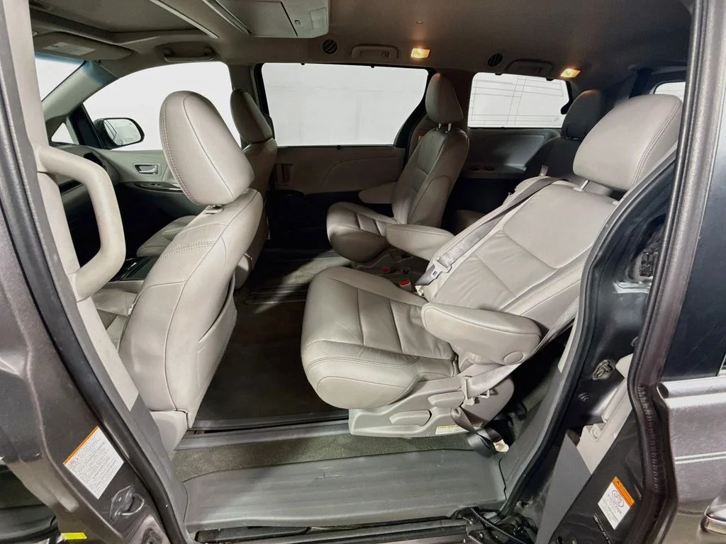 Used 2015 Predawn Gray Mica Toyota XLE Premium image 23