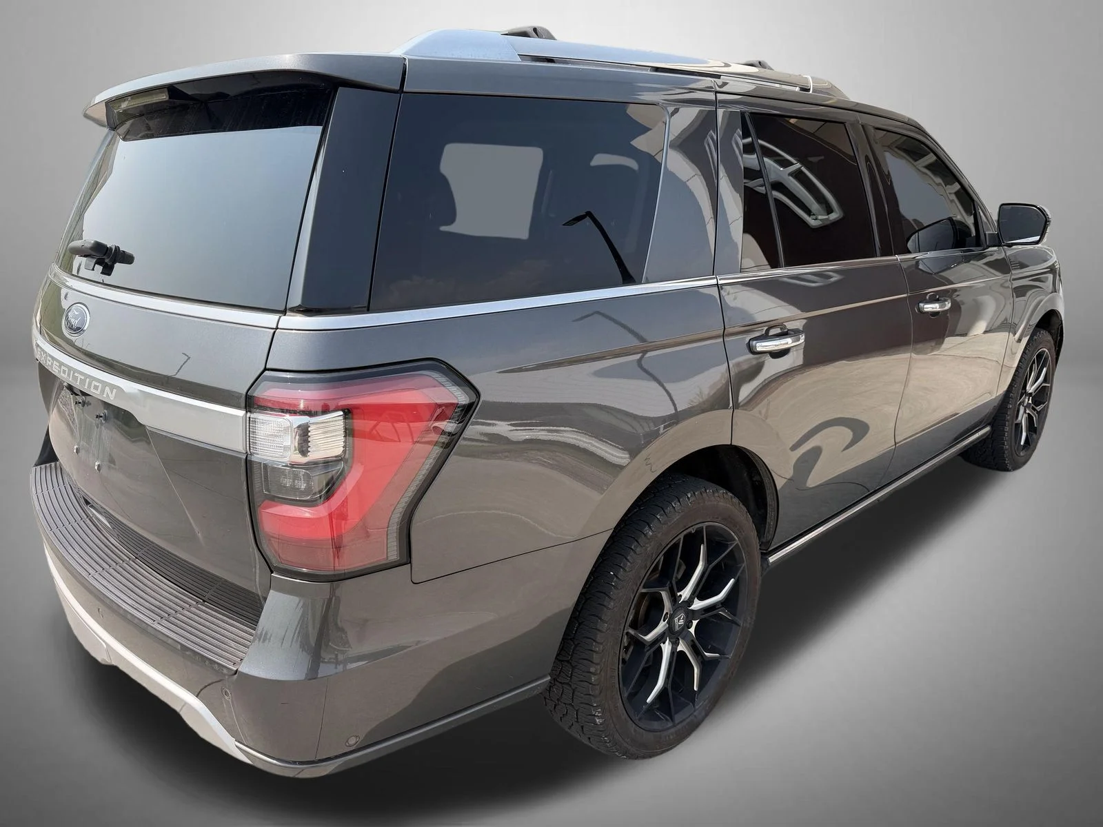 Used 2019 Gray Ford Platinum image 3
