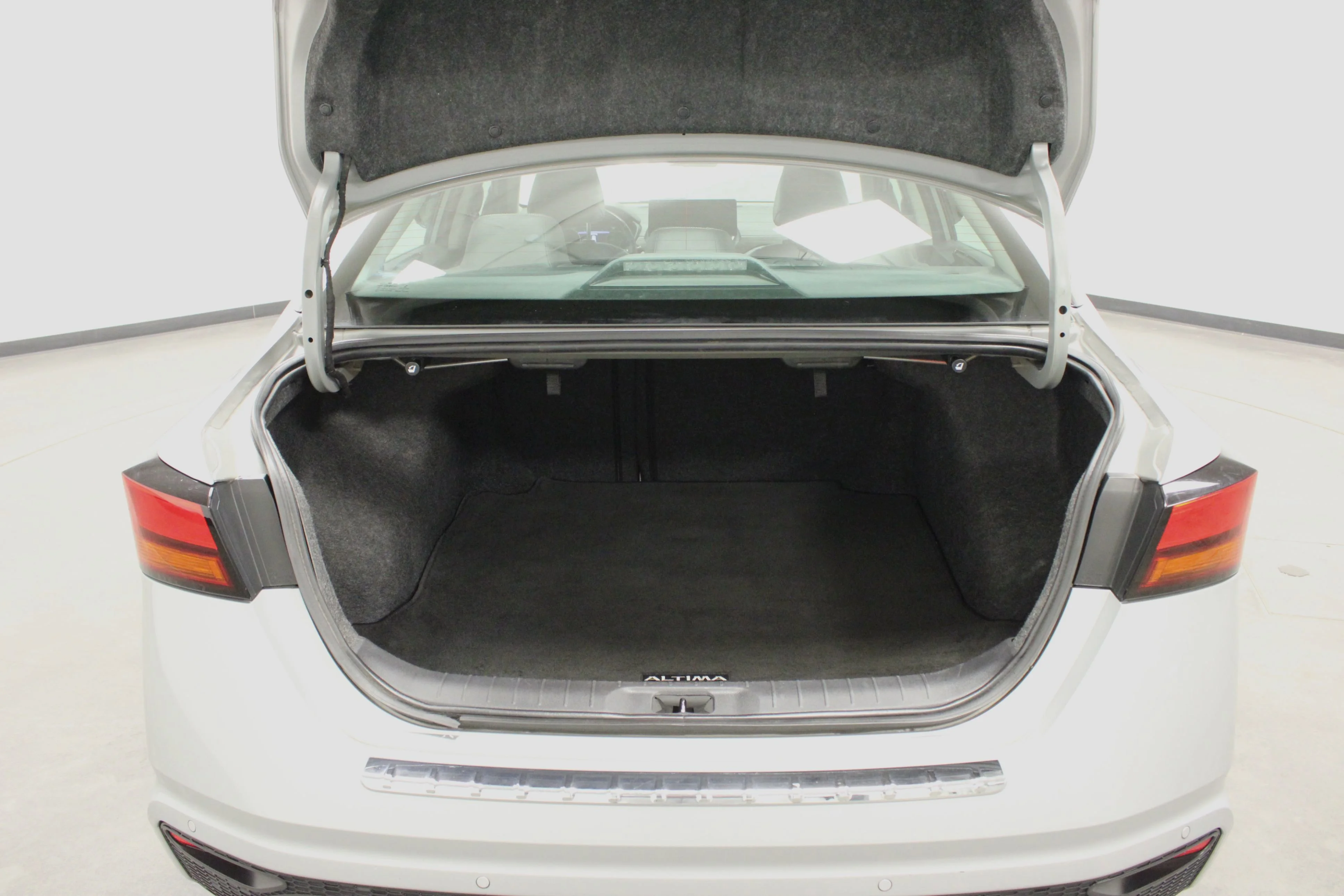 Used 2023 Brilliant Silver Metallic Nissan 2.5 SL image 13