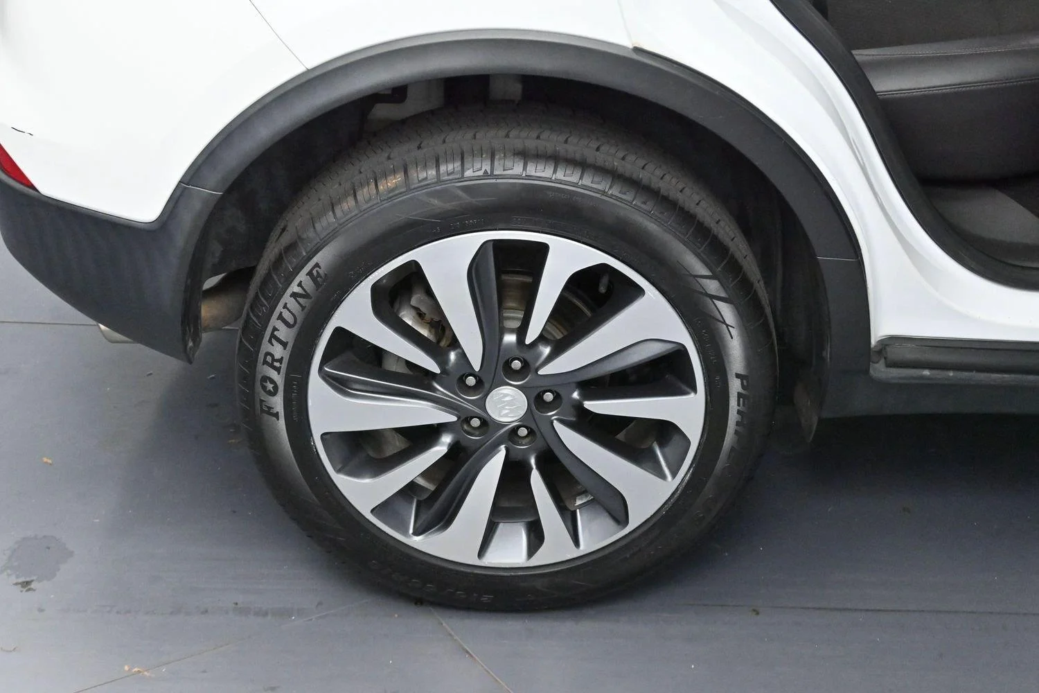 Used 2021 Summit White Buick Preferred image 31