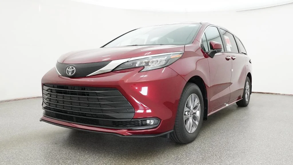 New 2026 Ruby Flare Pearl Toyota XLE image 19