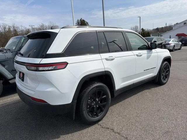 New 2026 White Jeep Altitude image 3