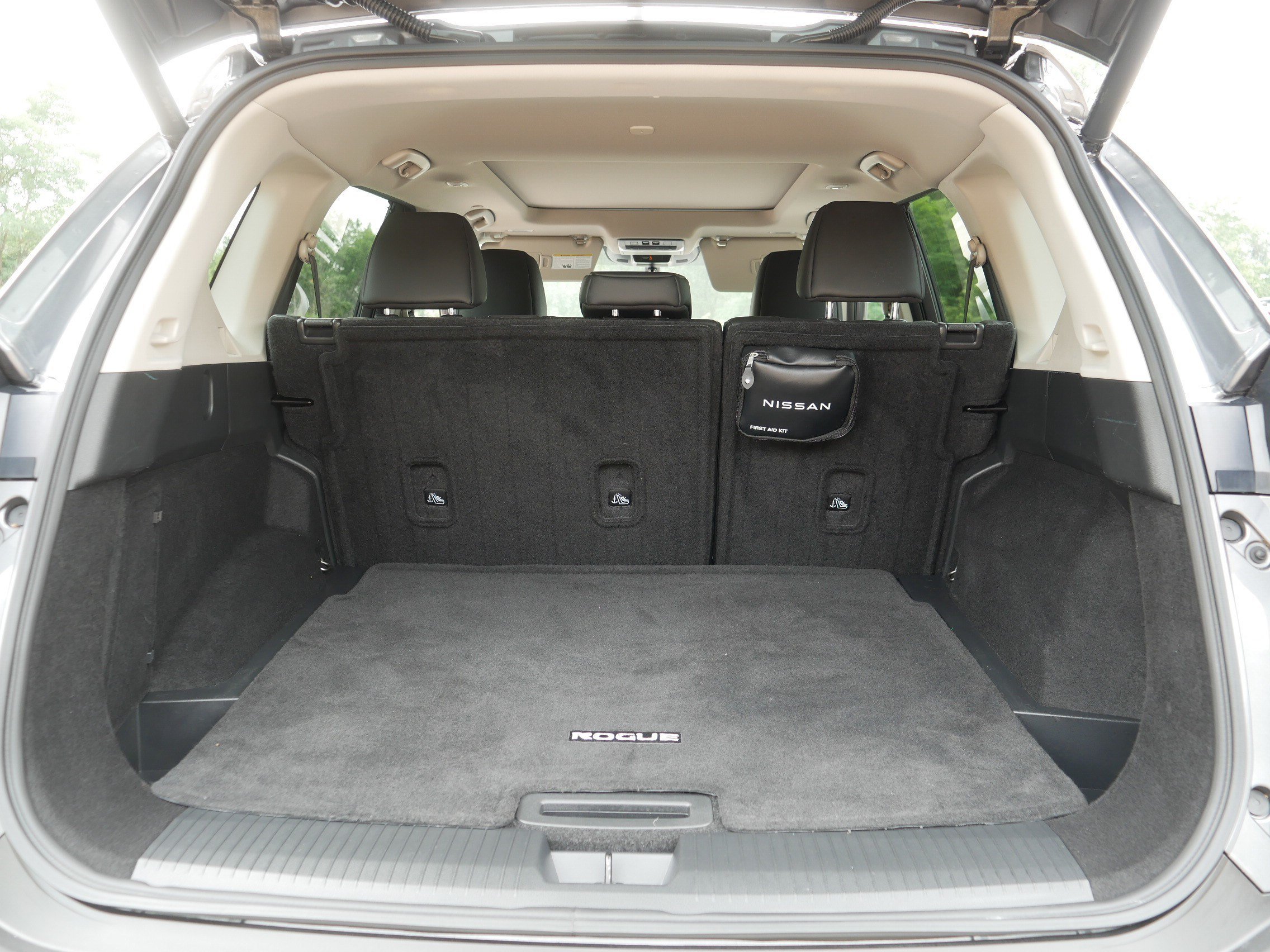 Used 2023 Gun Metallic Nissan SV image 18