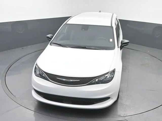 New 2027 Bright White Clear-Coat Exterior Paint Chrysler LX image 30