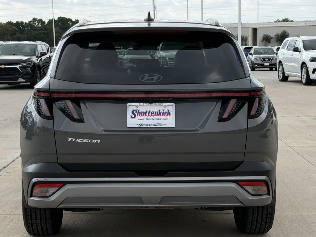 Used 2025 Gray Hyundai SEL Convenience image 5