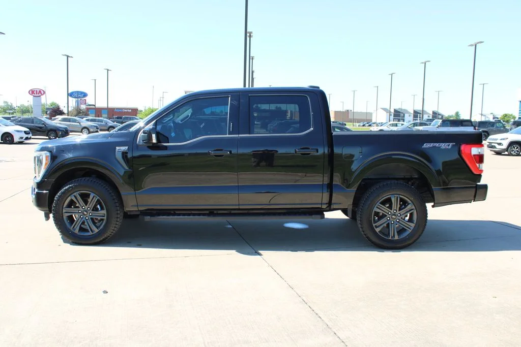 Used 2023 Agate Black Metallic Ford Lariat image 17