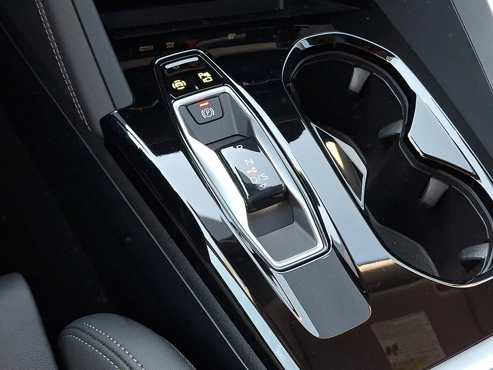 Used 2025 Mythos Black Metallic   0E0e Audi Premium Plus image 16