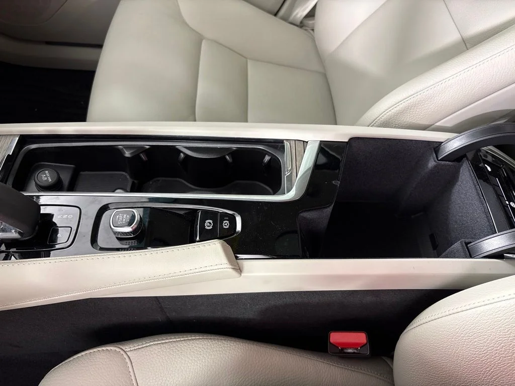 Certified Used 2025 Crystal White Volvo Plus image 44