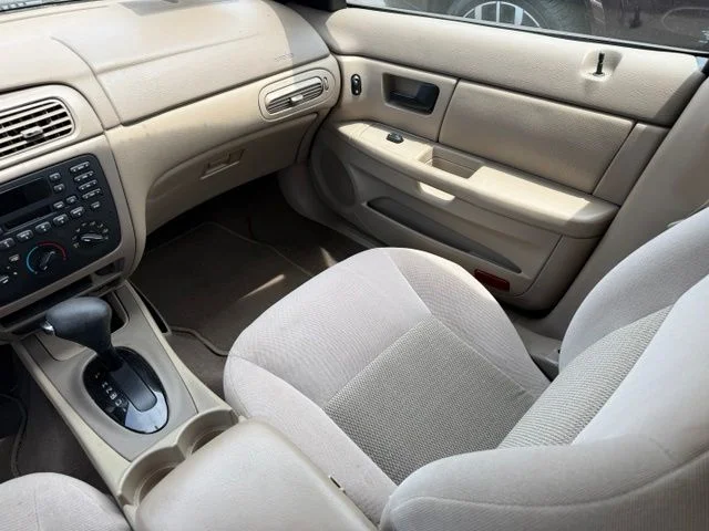 Used 2004 Gold Ford SE image 15