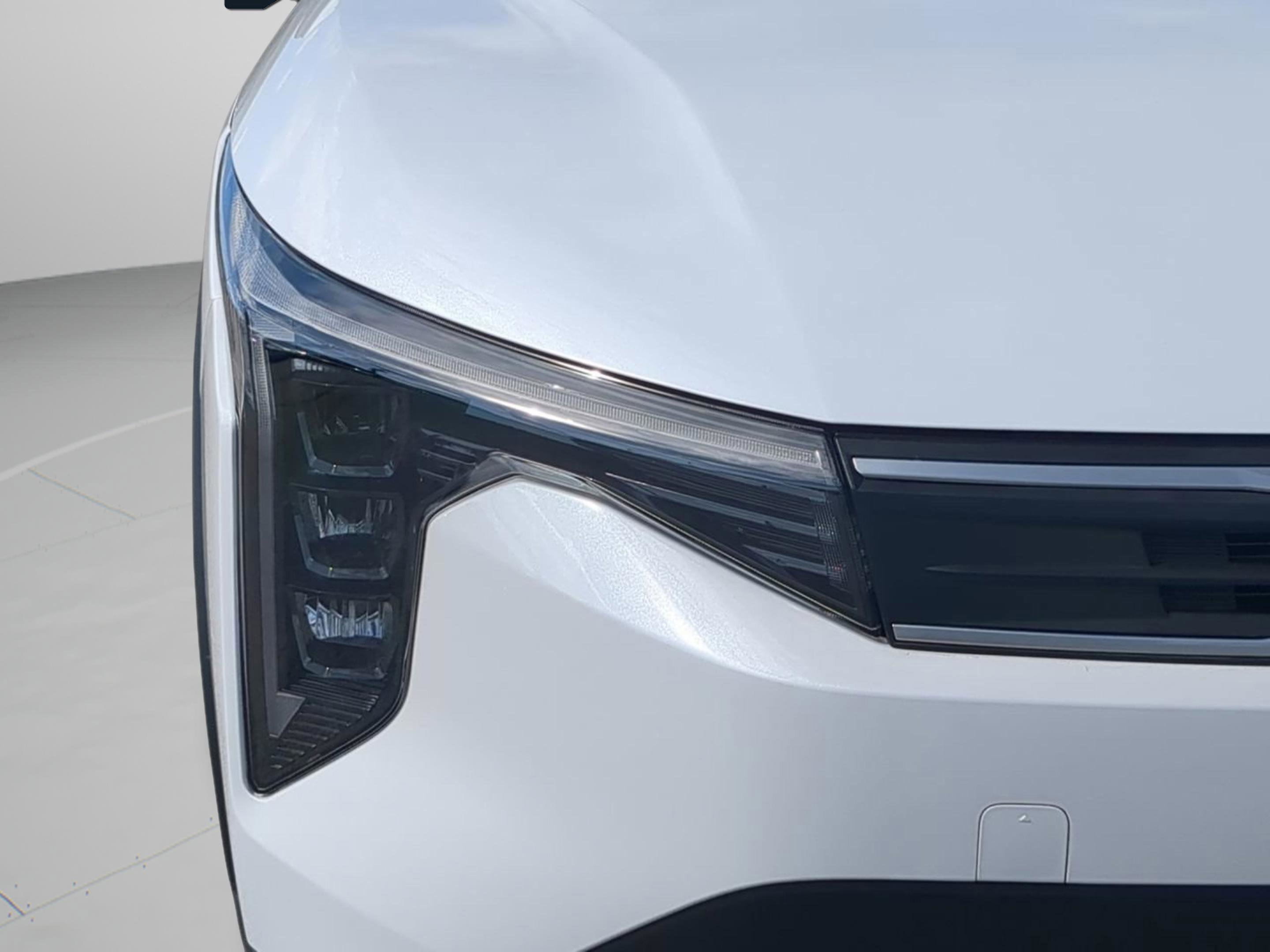 New 2026 Snow White Pearl Kia LXS image 27