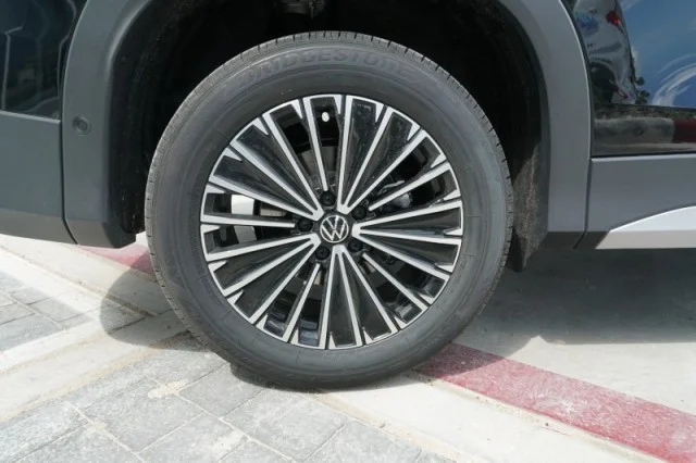 New 2026 Deep Black Pearl Volkswagen S image 7