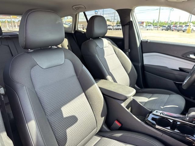 Used 2025 Summit White Chevrolet LT image 27