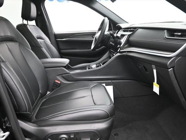 New 2026 Diamond Black Crystal Pearl-Coat Exterior Paint Jeep Limited image 9