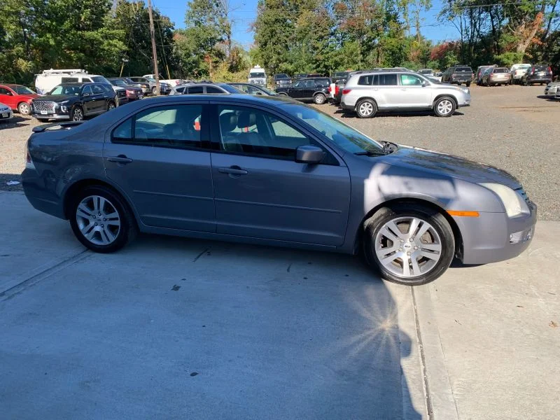 Used 2007 Gray Ford SE Sedan 4D image 15