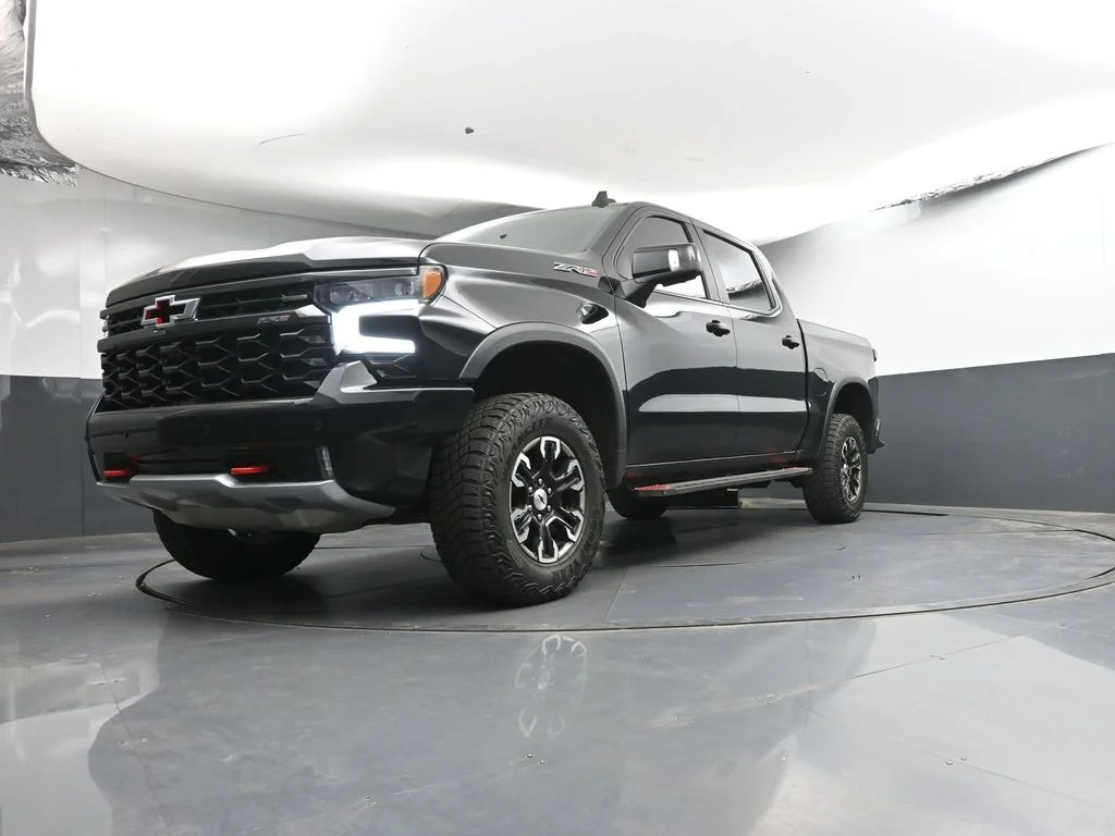 Used 2025 Black Chevrolet ZR2 image 27