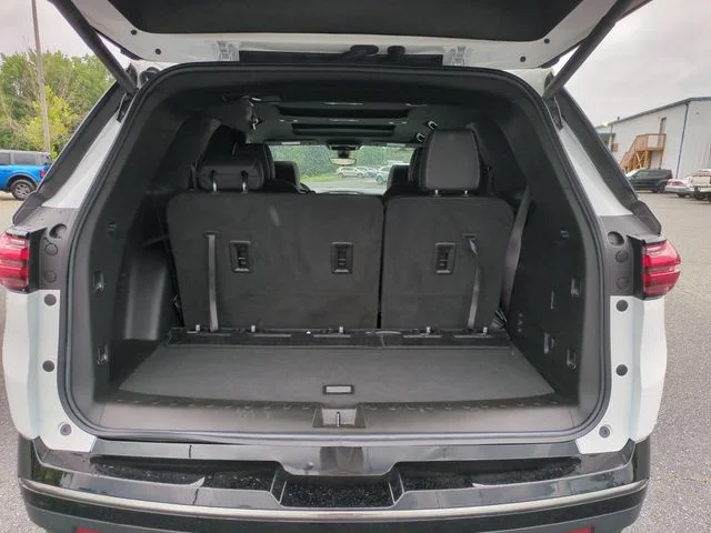 Used 2023 White Chevrolet Premier image 33