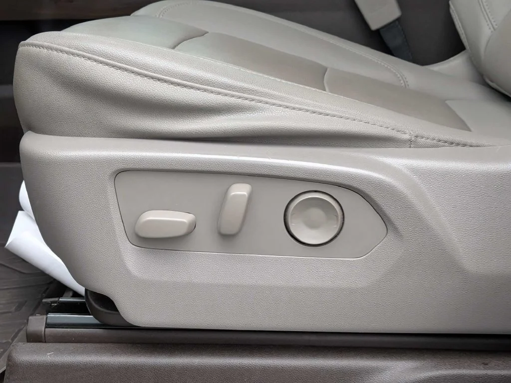 Certified Used 2024 Titanium GMC SLT image 18