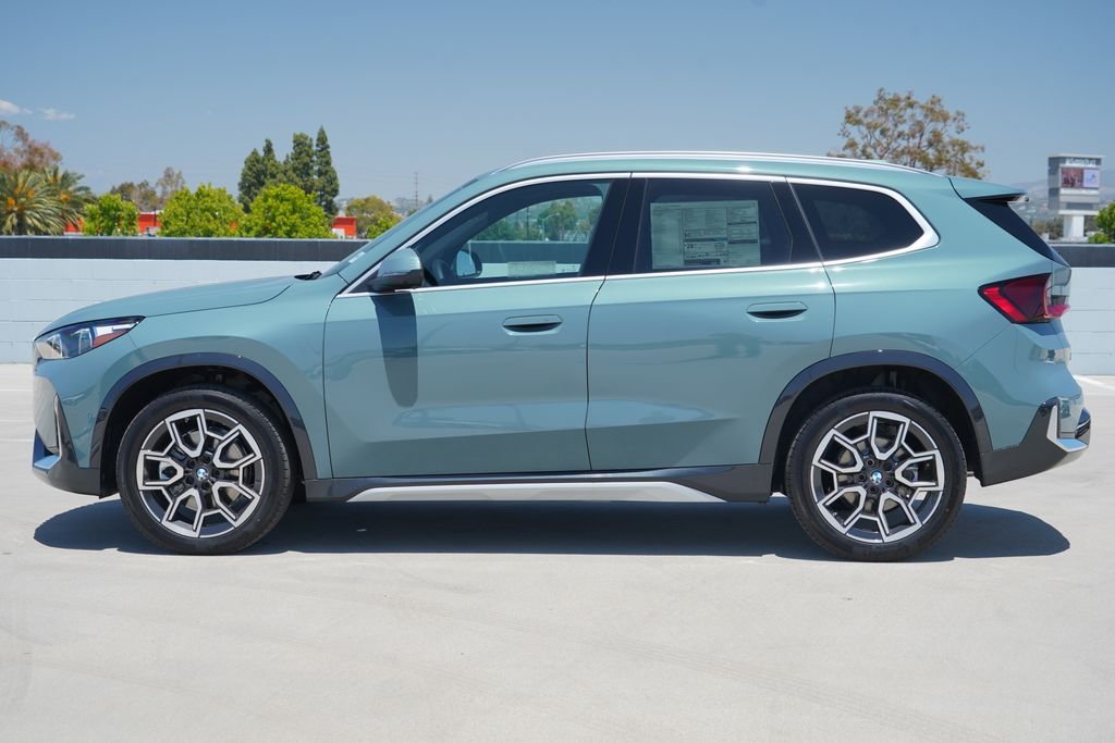 New 2026 Cape York Green Metallic BMW xDrive28i image 4