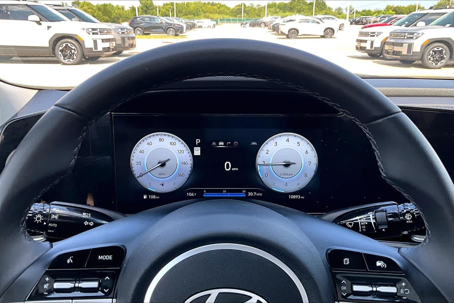 2025 Hyundai Elantra Limited - Photo 26