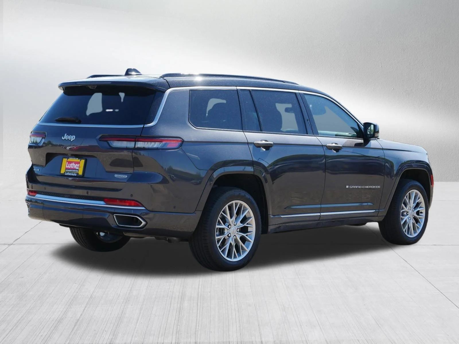 Used 2024 Baltic Gray Metallic Clearcoat Jeep Summit image 7