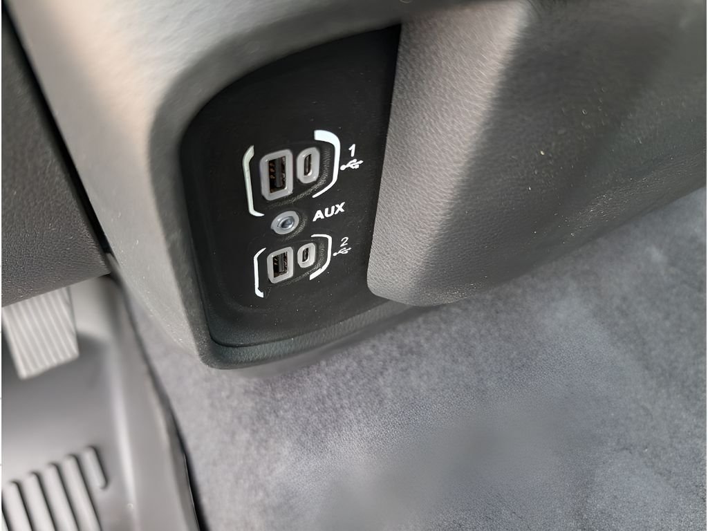 New 2026 Diamond Black Crystal Pearl-Coat Exterior Paint RAM Warlock Hemi 4x4 Crew Cab image 23
