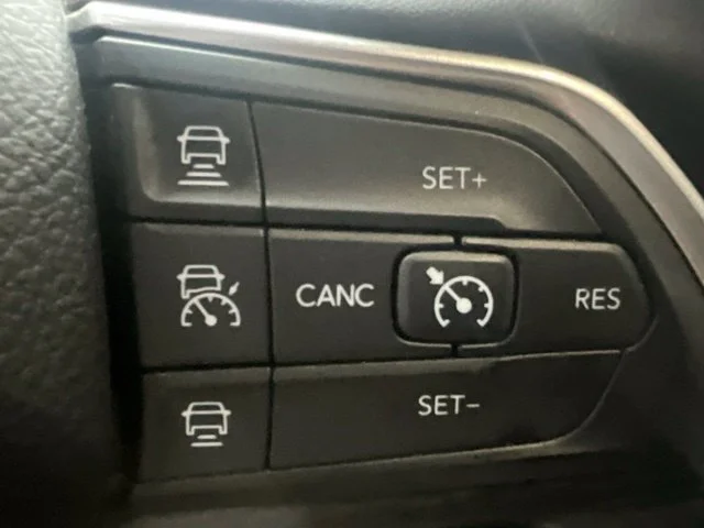 Used 2023 White Jeep Altitude image 15