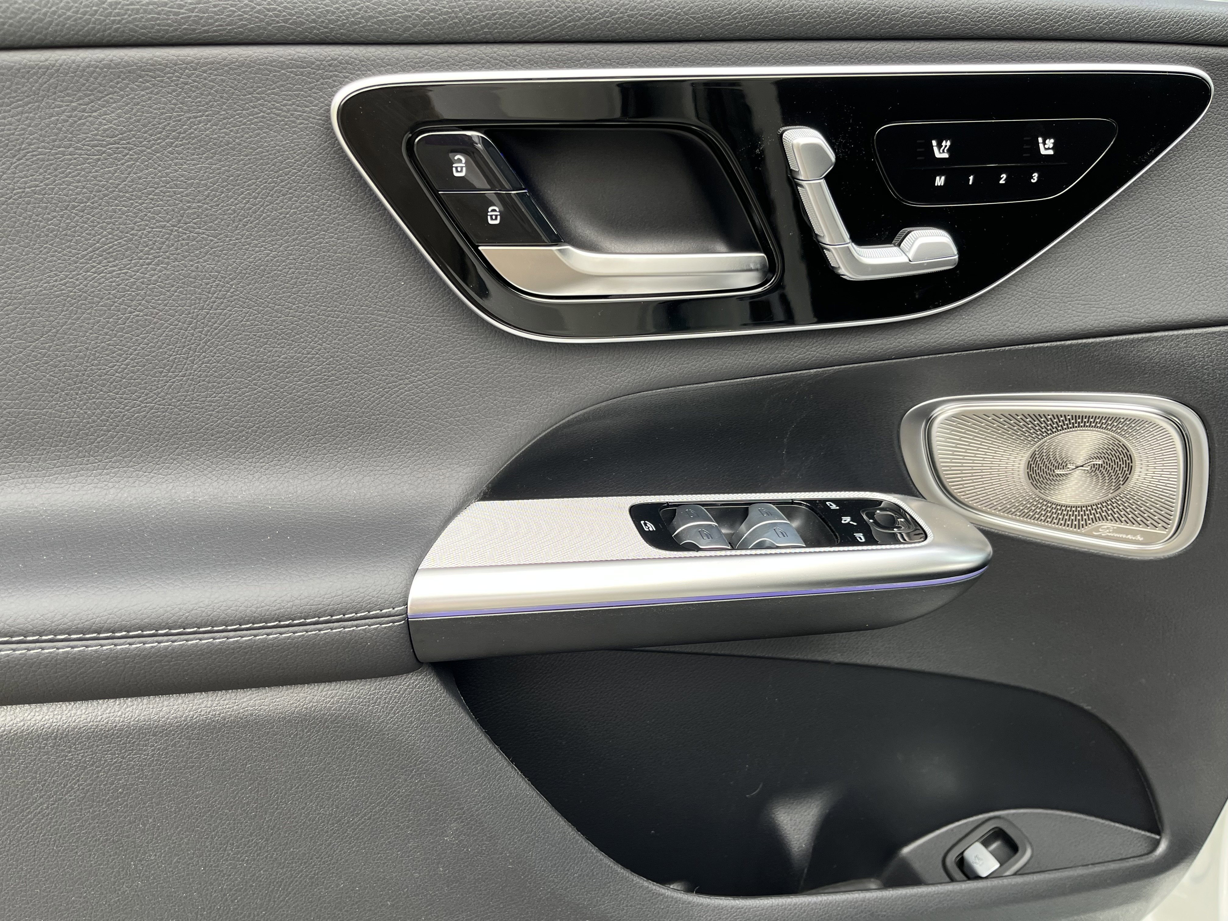 New 2026 Polar White Mercedes-Benz GLC 300 image 13