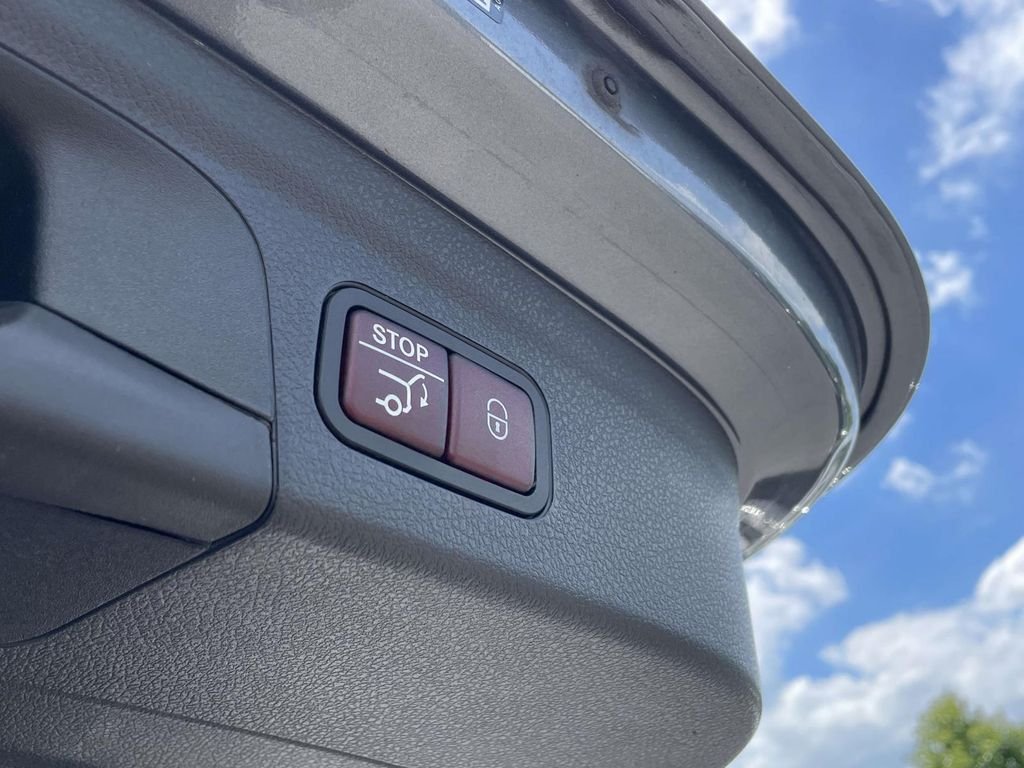 Used 2024 Selenite Gray Metallic Mercedes-Benz GLE 53 AMG® image 18