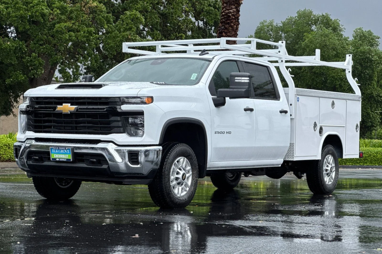 New 2026 Summit White Chevrolet WT image 7