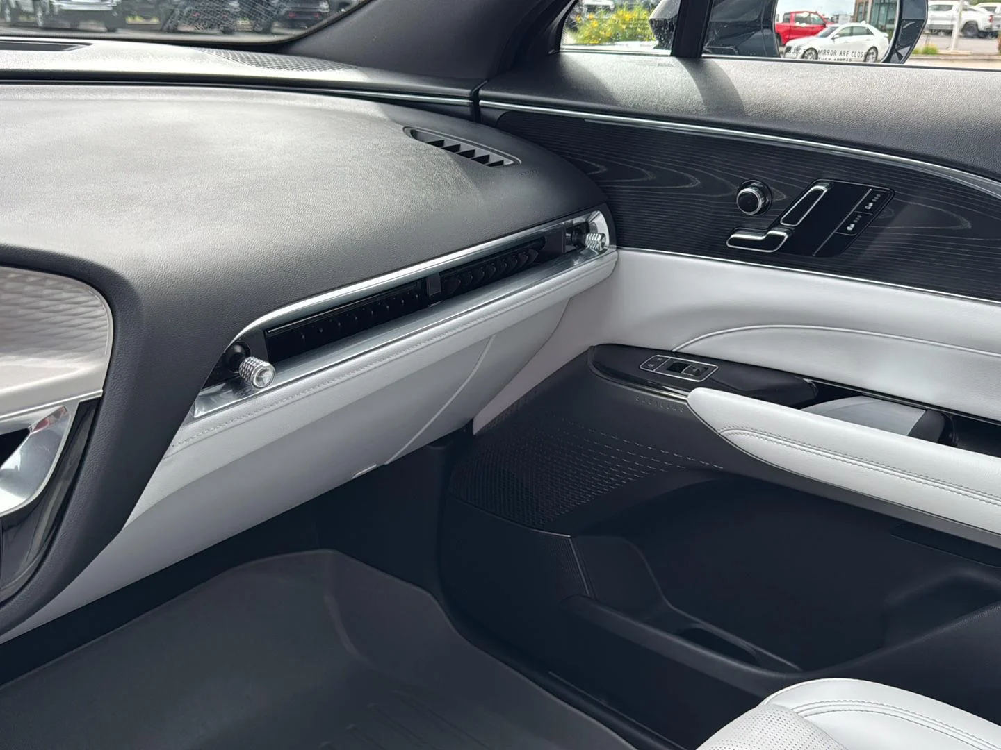 2024 Cadillac LYRIQ Sport 1 - Photo 32