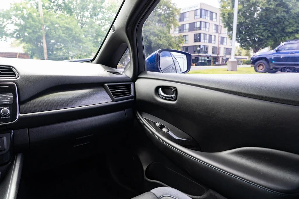 Used 2018 Blue Nissan SL image 10