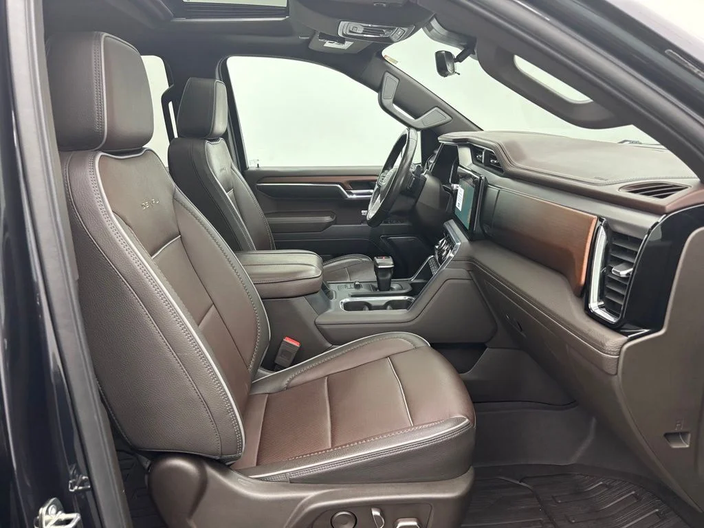 Used 2023 Silver GMC Denali image 33