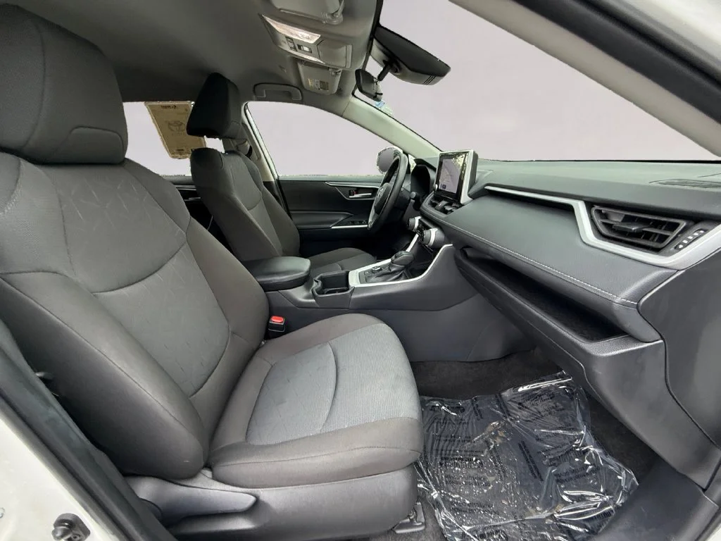 Used 2025 White Toyota XLE image 17
