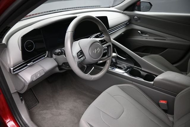 Used 2025 Red Hyundai SEL Convenience image 18