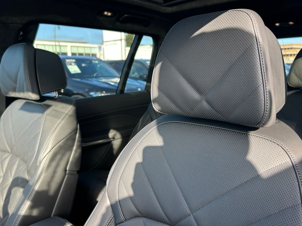 New 2027 Dravit Grey Metallic BMW xDrive40i image 14