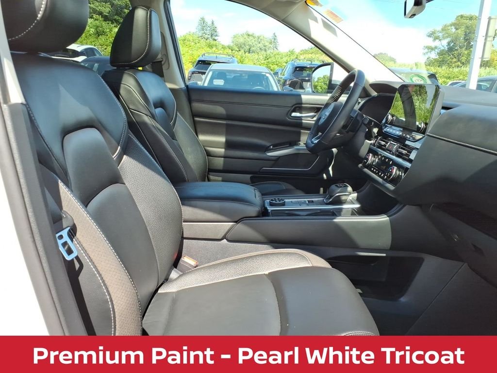 Used 2023 Pearl White Nissan SL v6 premium image 31