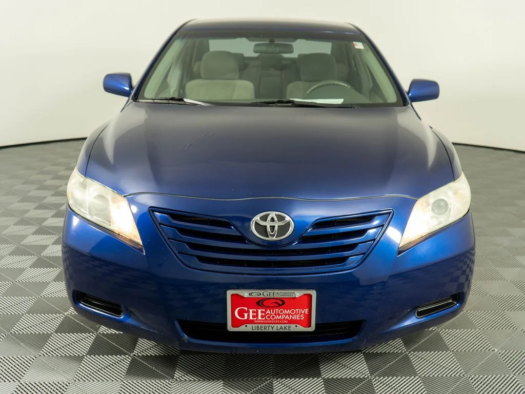 Used 2007 Blue Toyota LE image 2